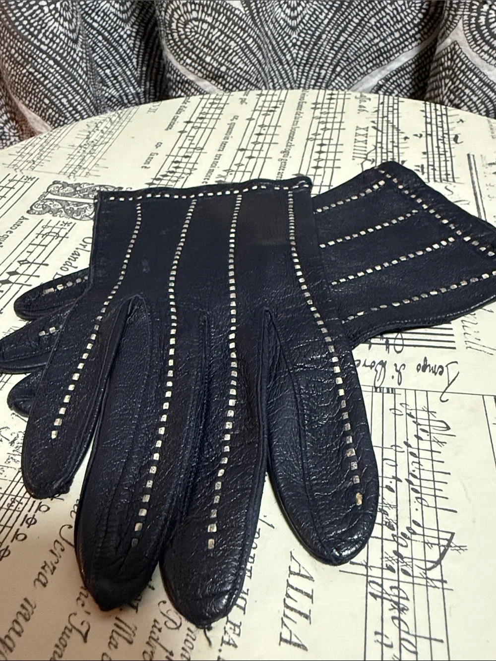 Vintage Black Leather Driving Gloves w/ Contrast Stitching Details